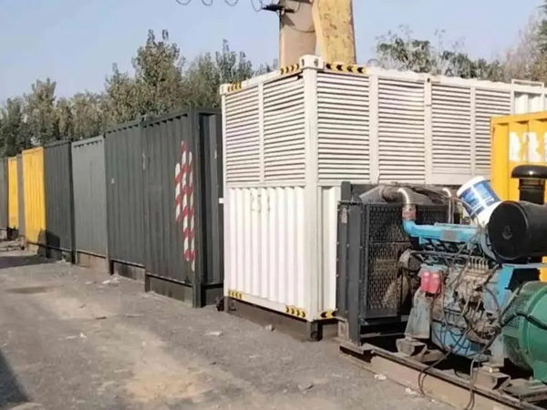 清溪镇200KW柴油发电机机组每小时油耗是多少？